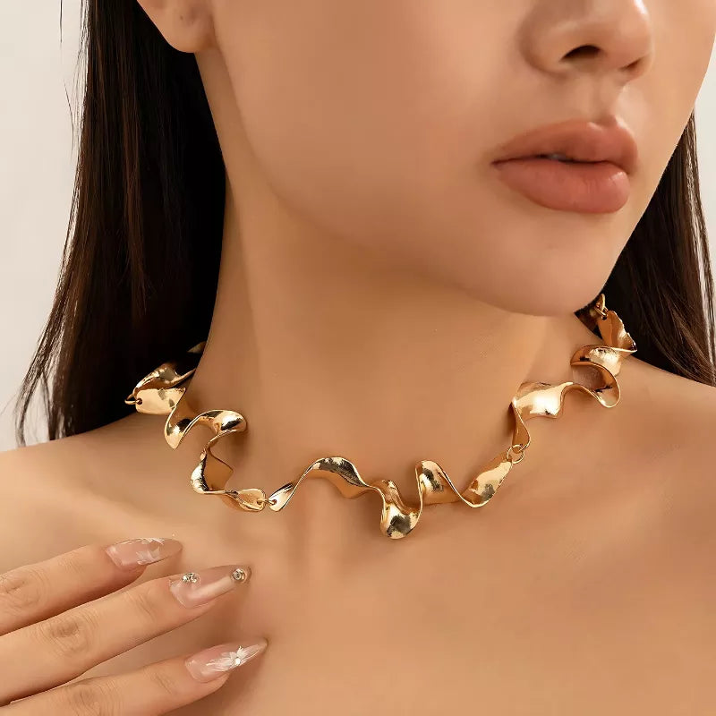 Colar Choker com Aro Irregular BellaWoman