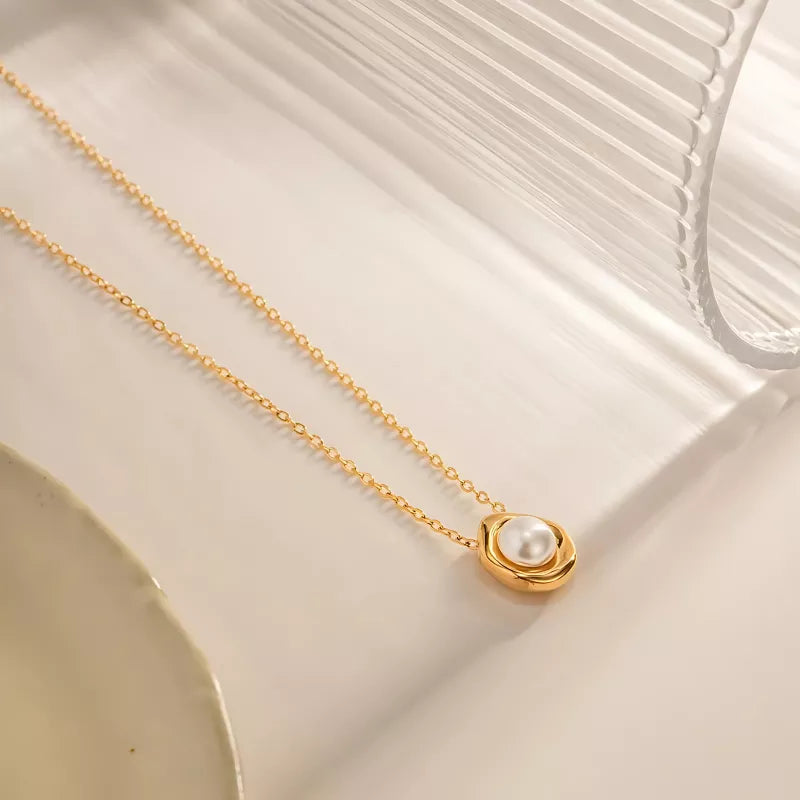 Colar com Pingente de Pérola Folheado a Ouro 18K BellaWoman